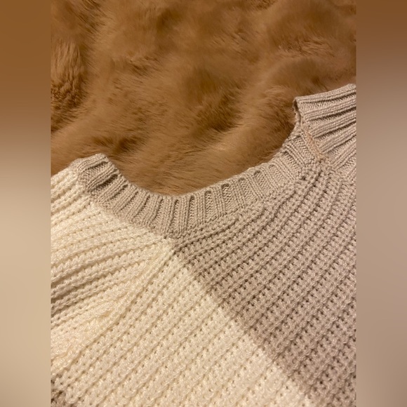 Lily Morgan cold shoulder soft knit high neck sweater size M - Picture 3 of 5